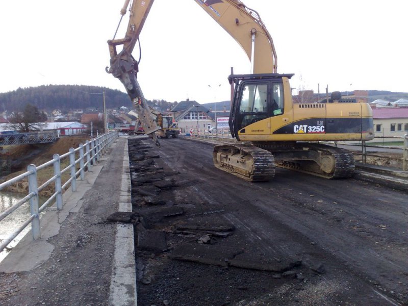 Demolice mostu v Tečovicích