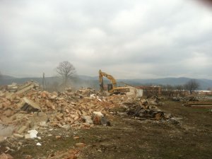 Demolice budov v areálu JZD