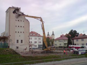 Demolice bývalého sila