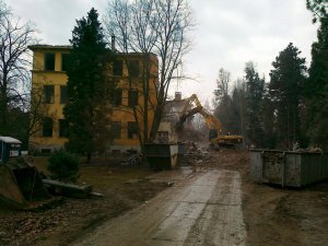 Demolice budov v areálu nemocnice