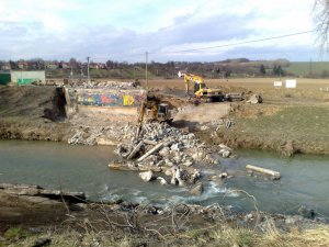 Demolice mostu v Tečovicích